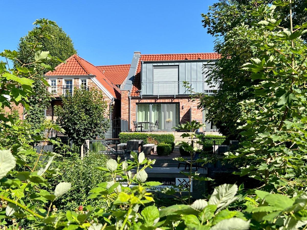 Haus Am Siel 01, Zentral Mit Eigenem Steg Villa Greetsiel Exterior photo
